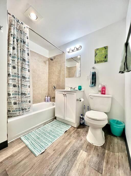 Private Room With Shared Bathroom On The 1St Floor 10 Minutes Walk To University Of Washington Сиэтл Экстерьер фото