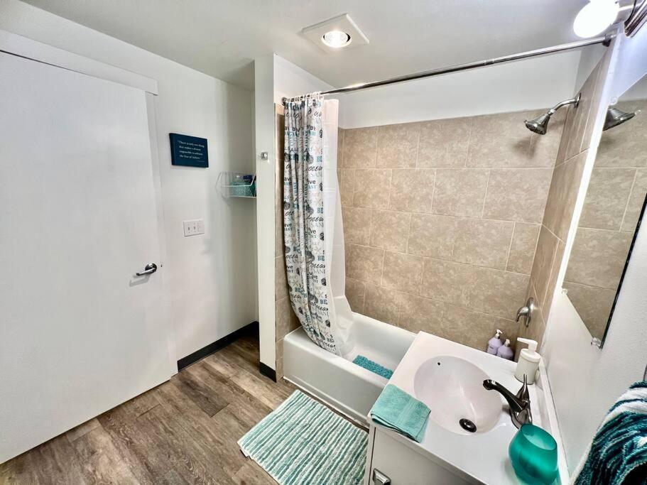 Private Room With Shared Bathroom On The 1St Floor 10 Minutes Walk To University Of Washington Сиэтл Экстерьер фото