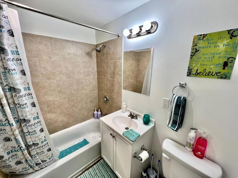 Private Room With Shared Bathroom On The 1St Floor 10 Minutes Walk To University Of Washington Сиэтл Экстерьер фото
